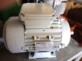 Predám trojfázový elektromotor 2.2kw. - 3