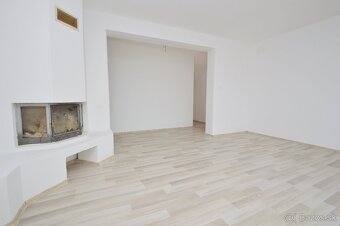 Predaj 3i byt s 260 m2 pozemkom, garážou a pivnicou, Bezenye - 3
