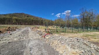 POZEMOK NA VÝSTAVBU, 701 m2, KYSAK - BREZIE - 3
