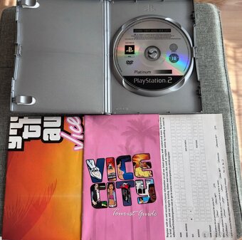 Grand Theft Auto Vice City - 3