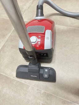 Predam vysavac Miele Compact C1 - 3