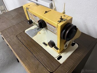 Šijací stroj Veritas so stolíkom - 3