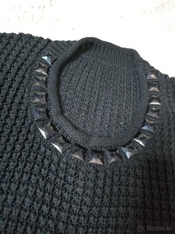 Cierny sveter - 3