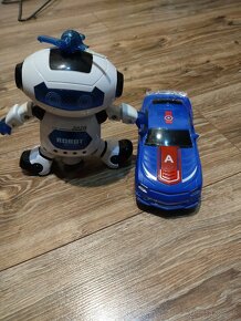Robot auto a tancujuci robot - 3