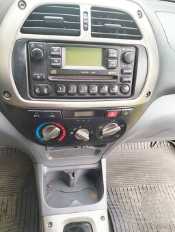 Predám Toyota RAV4 -rezervovane - 3