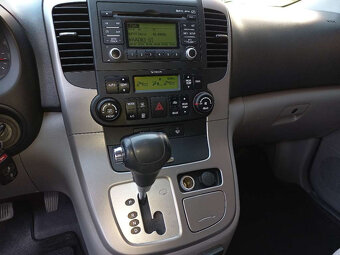 2010 KIA CARNIVAL 2.2 CRDi AT 7-miestne - 3