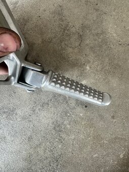 Zadne stupačky CBR 600R 2003-2006 - 3