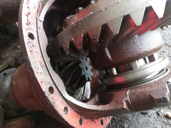 Rozpredám traktor Škoda 180, prevodovky, motory, nápravy - 3