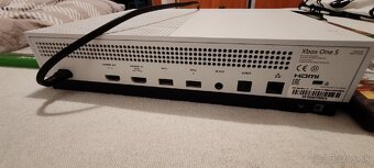X box one S - 3