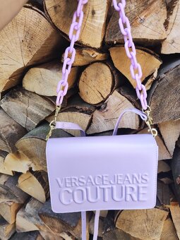 Predám kabelku v nádhernej pastelovej farbe Versace - 3