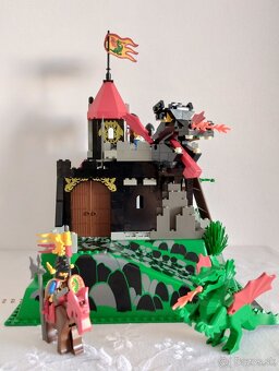 LEGO Castle 6082 Fire Breathing Fortress - 3