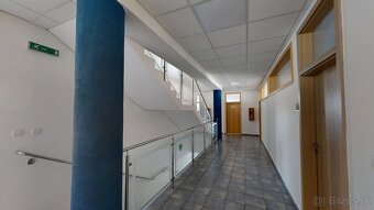 PINK Reality Prenájom kancelárie – 36 m², moderné priestory - 3