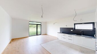 PINK Reality POSLEDNÝ VOĽNÝ DOM NA PREDAJ Moderné a pokojné - 3