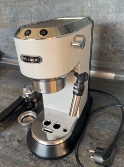 Pákový kávovar Delonghi EC 685.W - 3