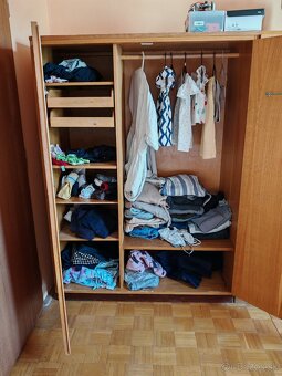 Darujem za odvoz starý drevený nábytok - 3
