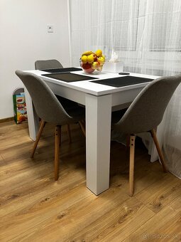 Kuchynský stôl so stoličkami - 3