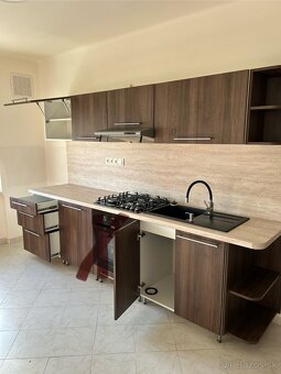 Kuchynská linka. - 3