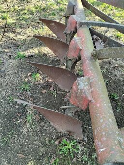 Predám 4 radlicny pluh za zetor - 3