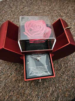 Darčekový Set: Večná Ruža a Náhrdelník - Krabička Srdce - 3
