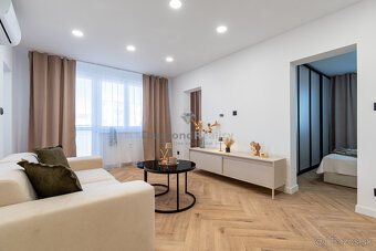 NA PREDAJ ZREKONŠTRUOVANÝ 3-IZBOVÝ BYT NA ULICI VÝSTAVBY, KO - 3