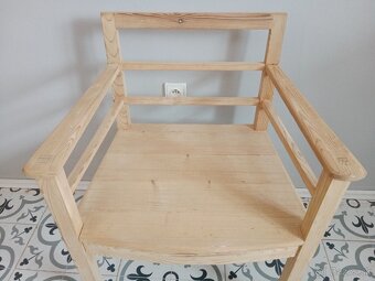 Staré křeslo, židle po renovaci - 3