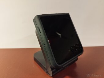 Motorola Razr 60 Ultra – zelený + bezdrôtová nabíjačka - 3