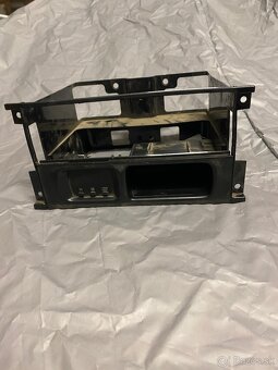 Suzuki Jimny hodinky pod rádio - 3