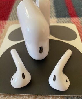 Apple AirPods 2nd generation - 3