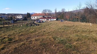 Exkluzívne na predaj stavený pozemok v obci Sľažany - 3