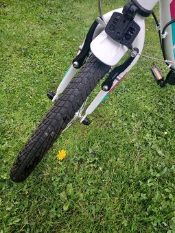 Predám dievcensky bicykel velkost 20" - 3