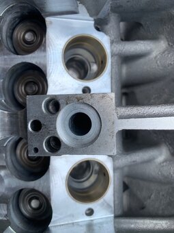Predám zrepasovanu hlavu valcov 1,9Tdi 2,0Tdi 8v - 3