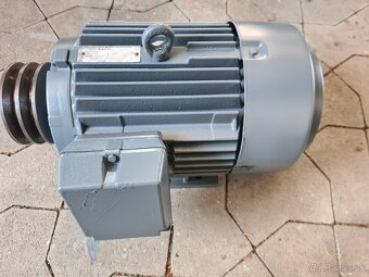 Predám pätkové el.motory 5,5kW , 4kW - 3