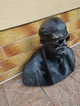 Busta Lenin syngovana - 3
