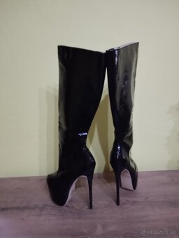 Nádherné čierne čižmy s krokodílím vzorom - 3