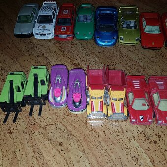 Predam auticka / anglicaky matchbox bburago - 3