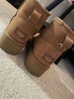 UGG čižmy č.32,5 - 3
