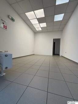 Prenájom obchodného priestoru 28m2, centrum Senec - 3
