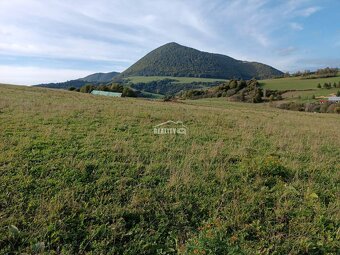 Exkluzívne na predaj pekný rekreačný pozemok 4002 m2, Horný - 3