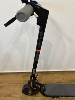 Kolobežka Ninebot Kickscooter F30E by Segway - 3