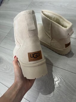 UGG dámske čižmy béžové - 3