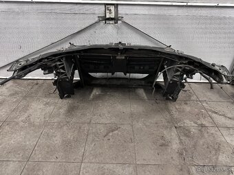 Bmw E90 přední část světla chladiče - 3