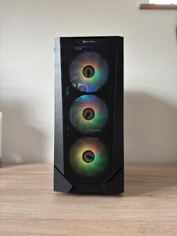 R7 5800X / RX 7800XT 16GB / 32GB RAM / 1TB NVMe - 3