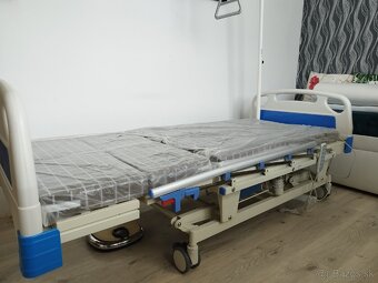 Elektrická polohovacia posteľ pre ležiaceho pacienta - 3