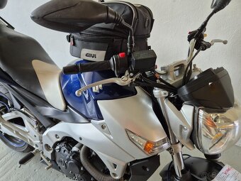 SUZUKI GSR 600 - 3