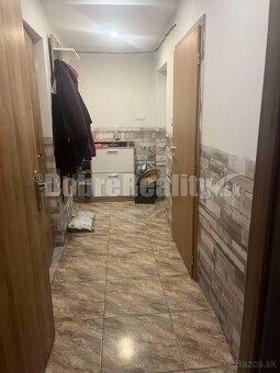 Príjemný rodinný domček po rekonštrukcii interiéru s novou s - 3