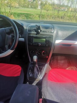 Predám škodu oktavia 2 kombi 1.9 77kw rv 2007 - 3