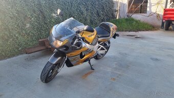Suzuki GSX-R 750 SRAD - 3