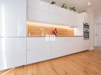 PREDAJ / 3 izbový byt na námestí / NOVOSTAVBA - 3