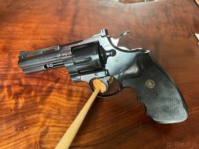 Predam revolver Colt Python - 3