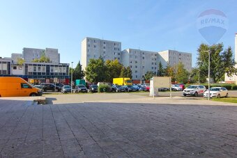 Na prenájom obchodné priestory 460 m2 na prízemí, Laborecká - 3